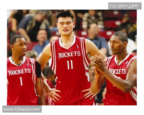 穆托姆博与姚明亲密合影展现篮球巨星友谊与传奇时刻