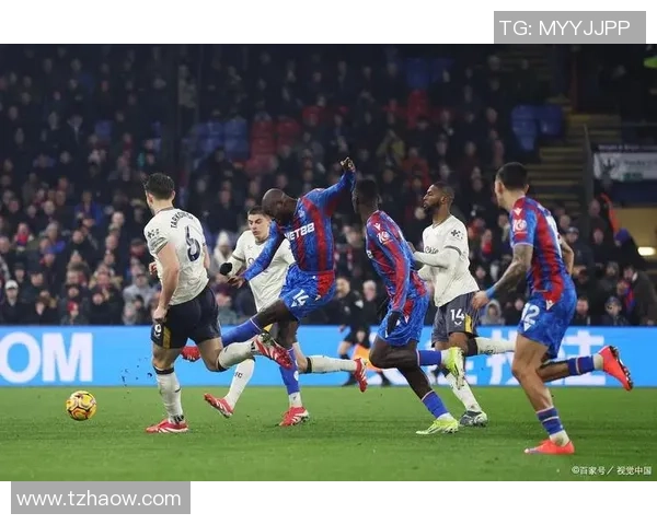 欧联杯精彩对决巴黎圣日耳曼大胜曼联神扑瞬间引发转会传闻热潮